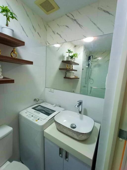 Cozy Studio Unit At Sun Residences Quezon City Kültér fotó